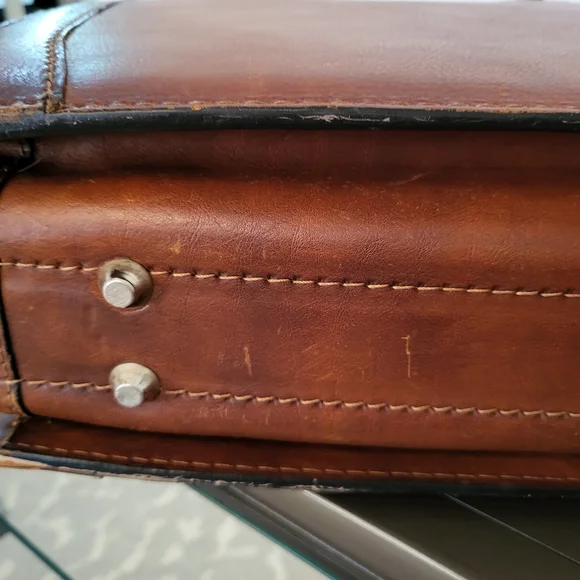 Leather briefcase - Picture 2 of 5